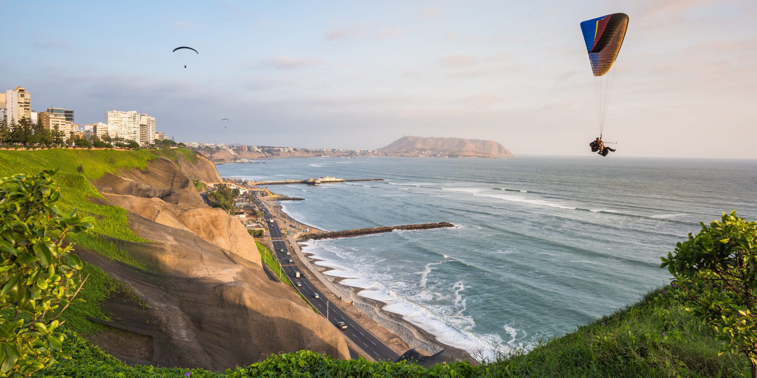 Paragliding,In,Miraflores,,Peru.